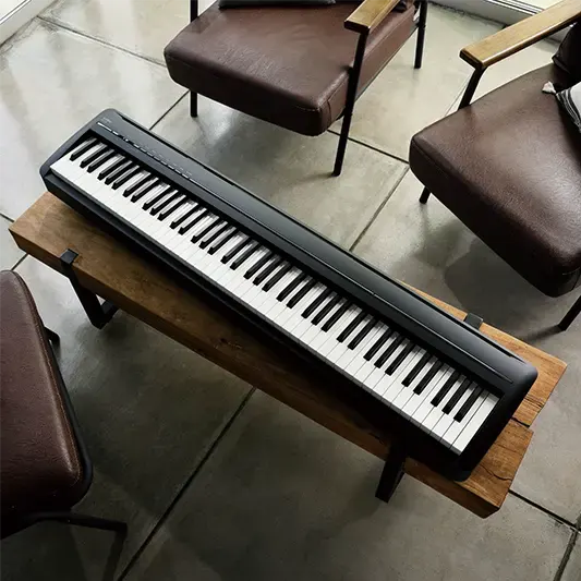 Digital piano Kawai ES120 berwarna hitam matte dengan speaker stereo dan kontrol intuitif - Allegro piano