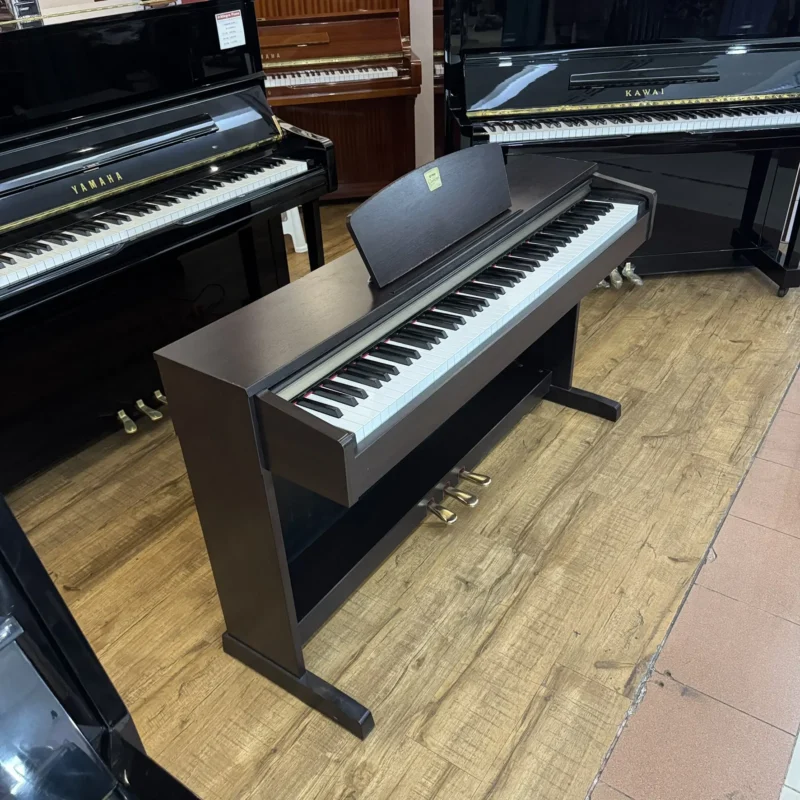 Digital piano Yamaha YDP-143 Arius dengan kabinet kayu dan 88 tuts weighted - Allegro piano