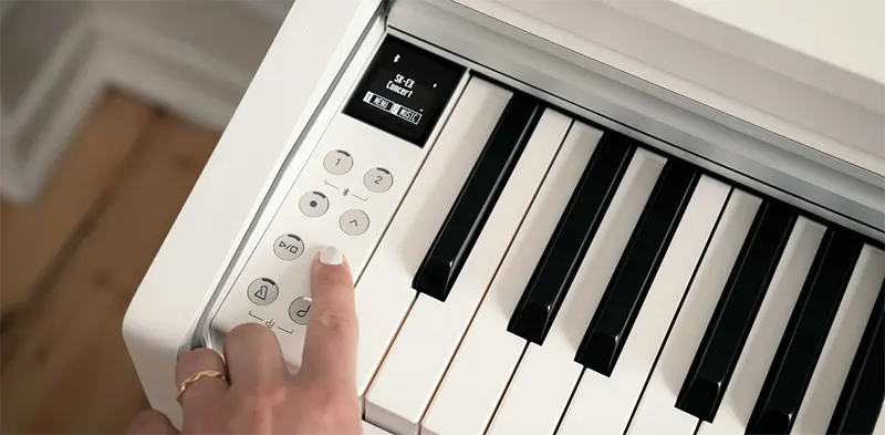 Detail panel tombol Kawai CN201 yang menampilkan pilihan suara dan pengaturan metronom - Allegro piano