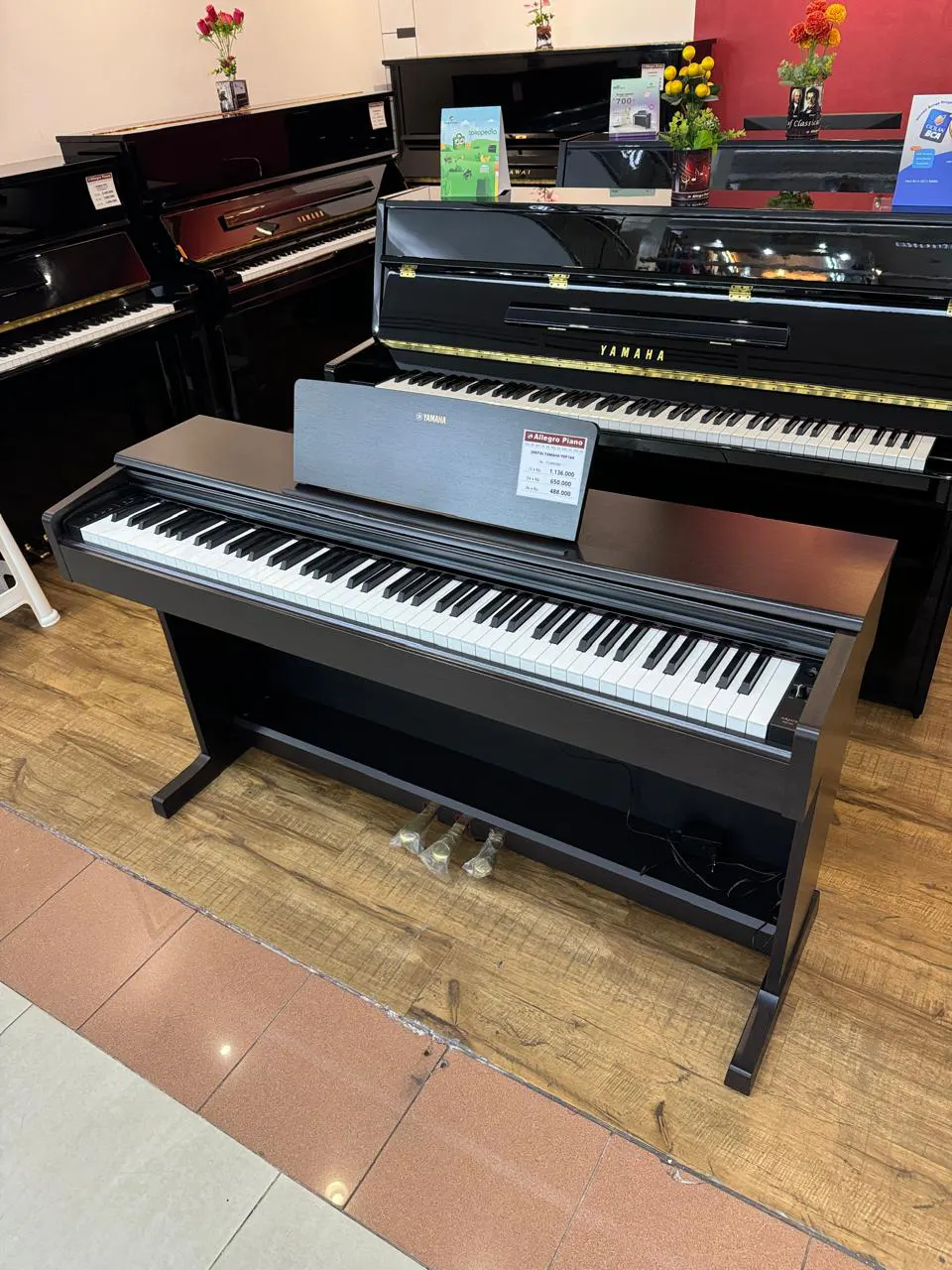 Digital piano Yamaha YDP-143 Arius dengan kabinet kayu dan 88 tuts weighted - Allegro piano