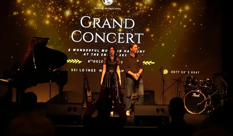 Suasana konser Allegro Music School dengan para siswa tampil di depan penonton - Allegro piano