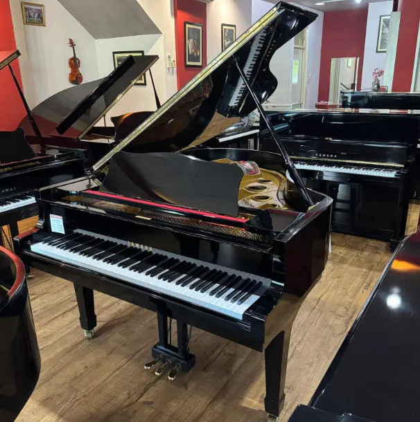 YAMAHA C3 GRAND PIANO