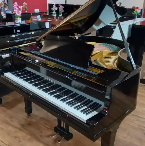 GRAND PIANO YAMAHA G2