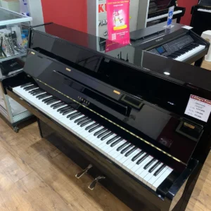 Upright piano Yamaha LU-80 hitam glossy tampak depan elegan