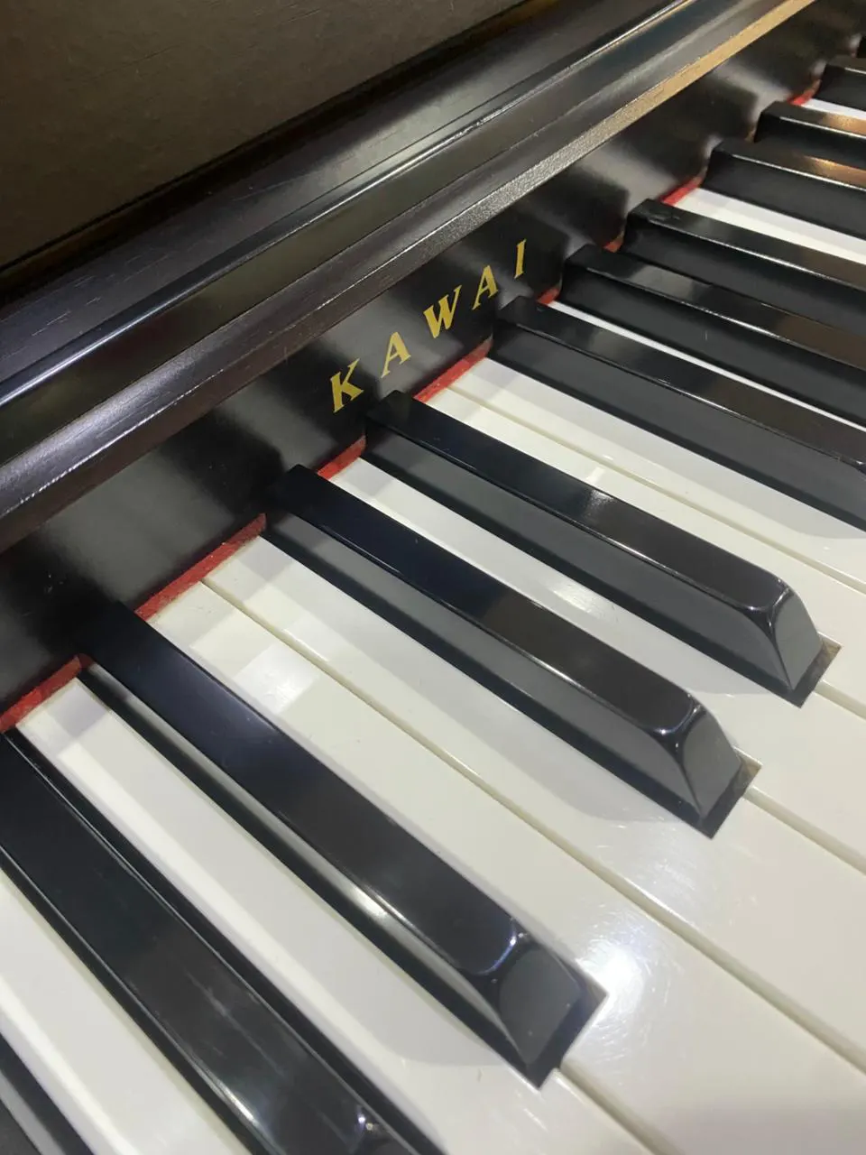 Piano Digital Kawai CL26 dengan desain slim elegan dan keyboard hammer action realistis di Showroom Allegro Piano