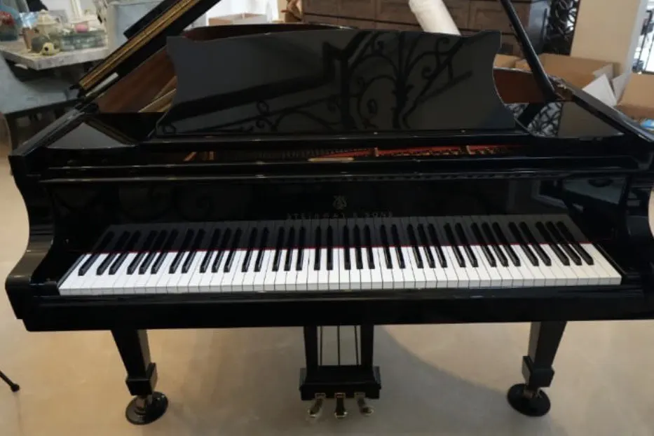 Piano grand Steinway & Sons Model B 1994 warna hitam glossy dengan desain elegan ukuran semi concert grand | Allegro Piano
