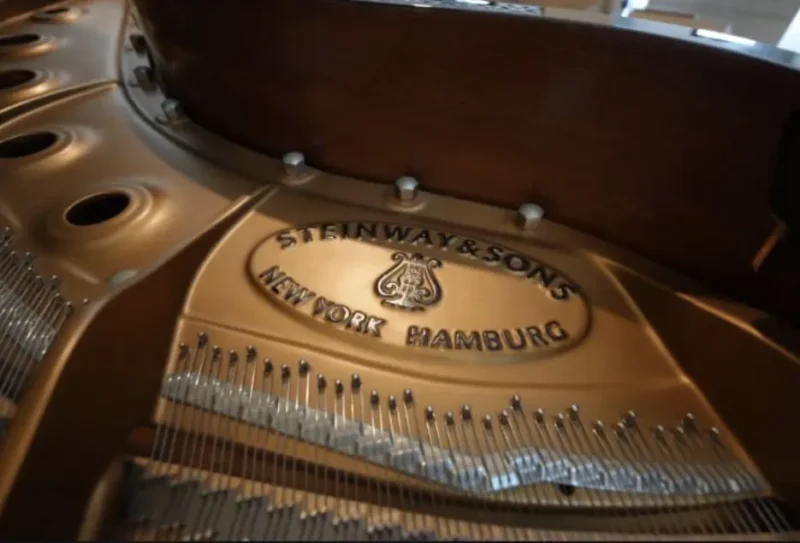 Piano grand Steinway & Sons Model B 1994 warna hitam glossy dengan desain elegan ukuran semi concert grand | Allegro Piano