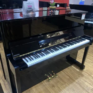 Upright piano Kawai K18E dengan finishing hitam glossy, desain minimalis, dan kualitas suara hangat serta seimbang untuk latihan dan penggunaan harian | Allegro Piano