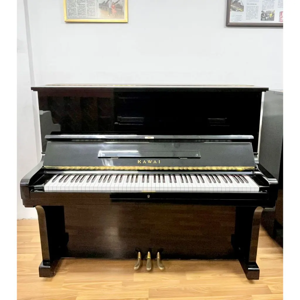 Piano Upright Kawai KU3B warna ebony polished di showroom Allegro Piano