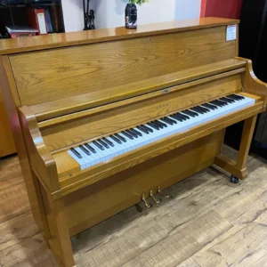 Piano upright Kawai UST8 warna hitam dengan desain studio klasik dan kualitas Jepang di Showroom Allegro Piano