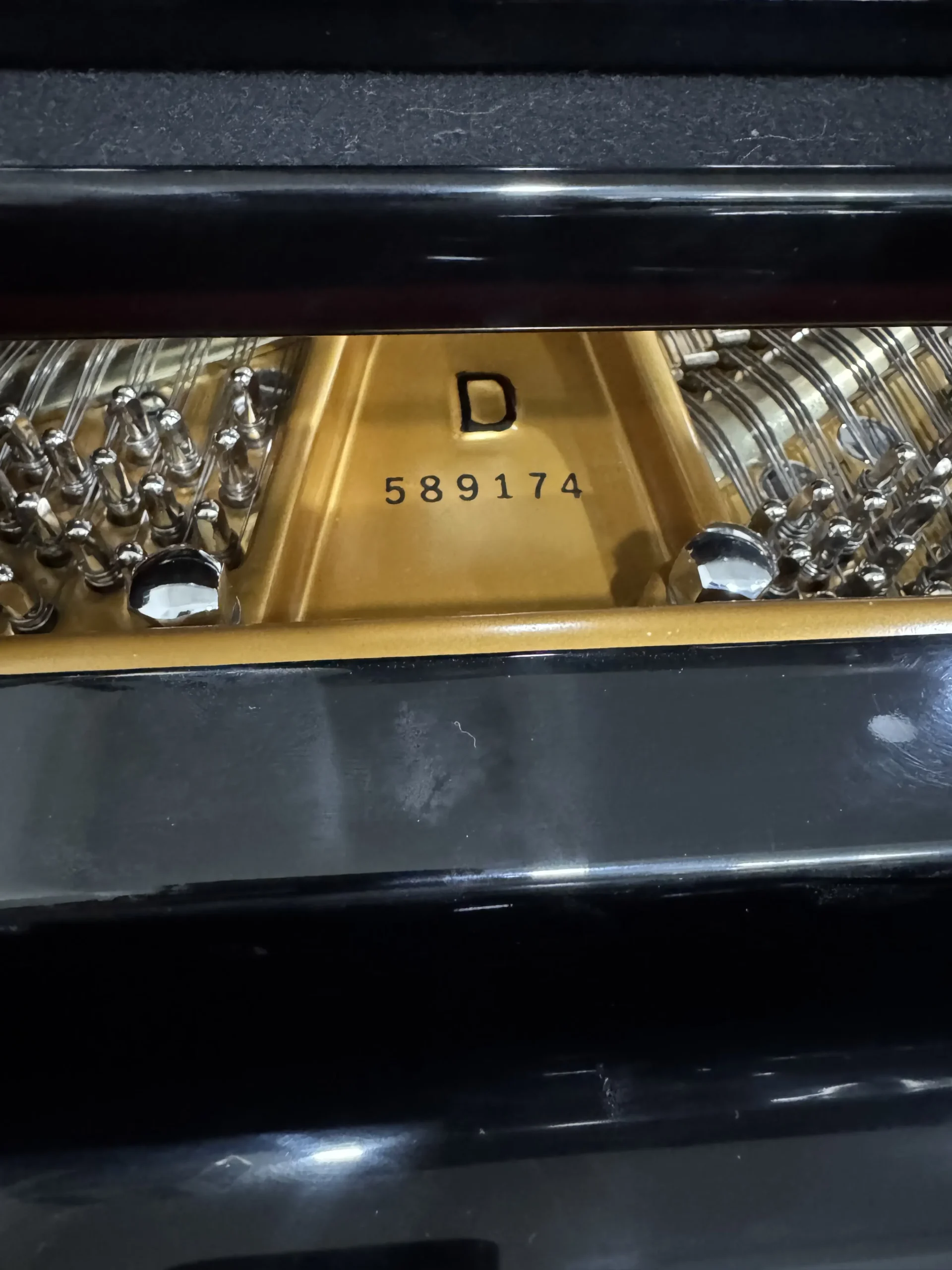 Piano grand Steinway & Sons Model D 1992 warna hitam glossy ukuran concert grand dengan desain elegan dan profesional | Allegro Piano