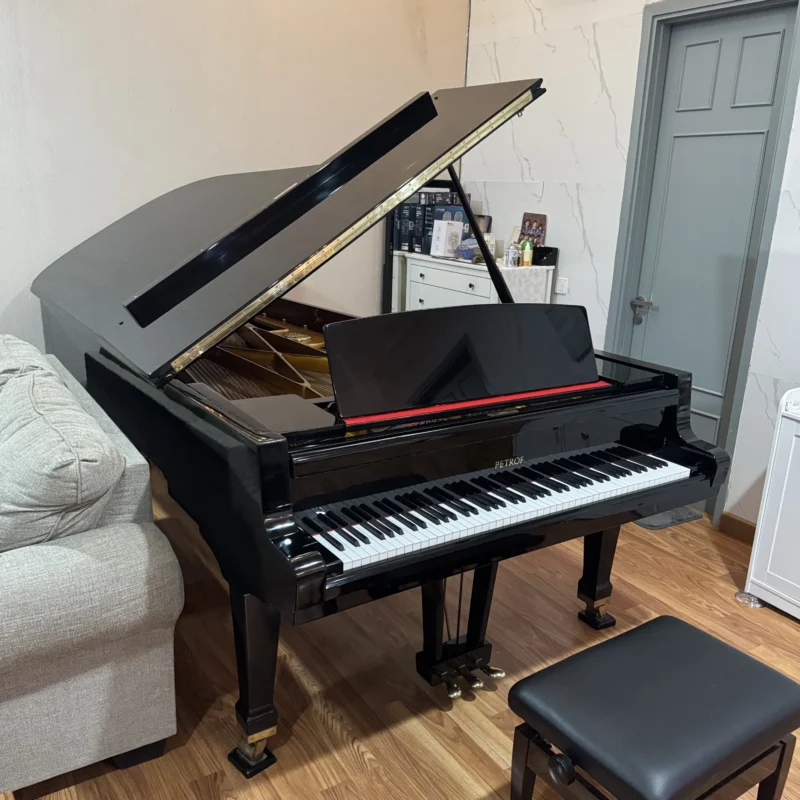 Piano grand Petrof Concert Model 1 ukuran concert grand dengan desain elegan dan finishing hitam glossy | Allegro Piano