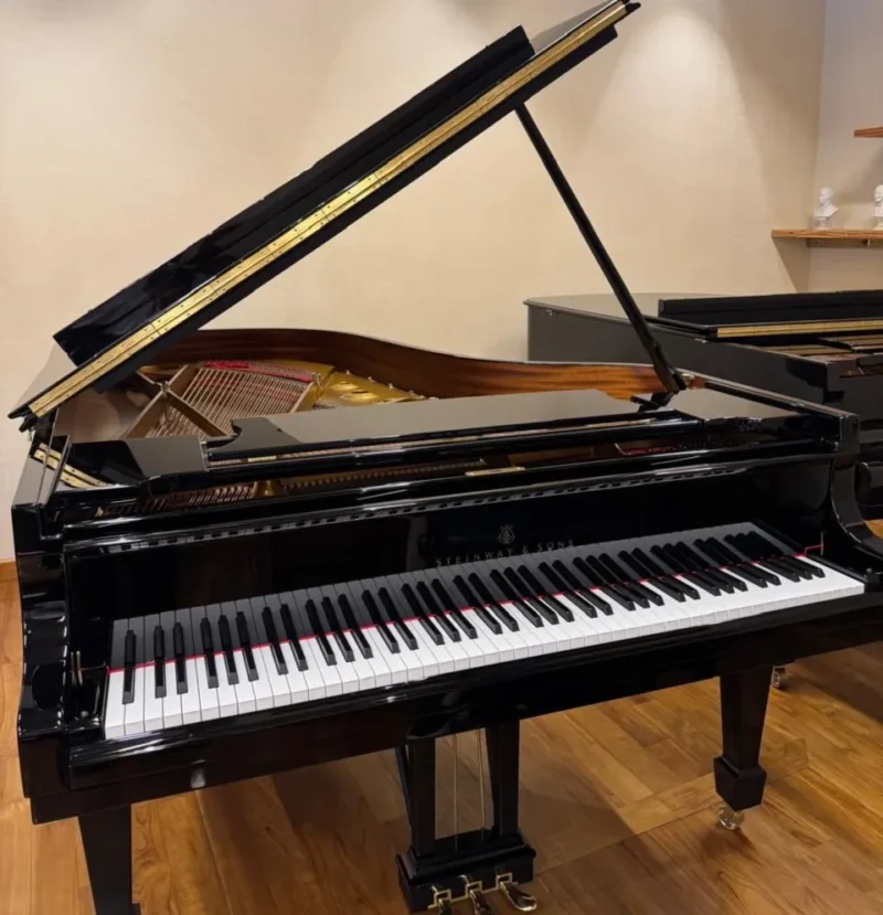 Grand piano Steinway & Sons Model B 2022 berwarna hitam glossy dengan desain elegan dan kualitas suara semi-konser yang hangat dan seimbang | Allegro Piano