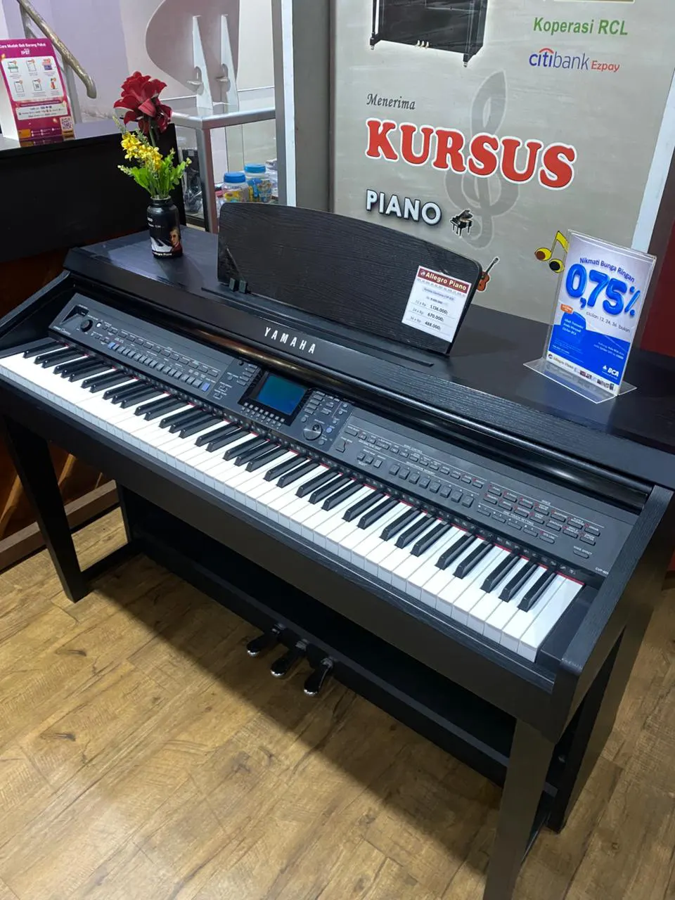 Piano Digital Yamaha Clavinova CVP 601 warna polished ebony di showroom Allegro Piano