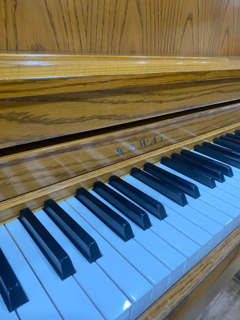 Piano Upright Kawai 506N institutional warna ebony di showroom Allegro Piano