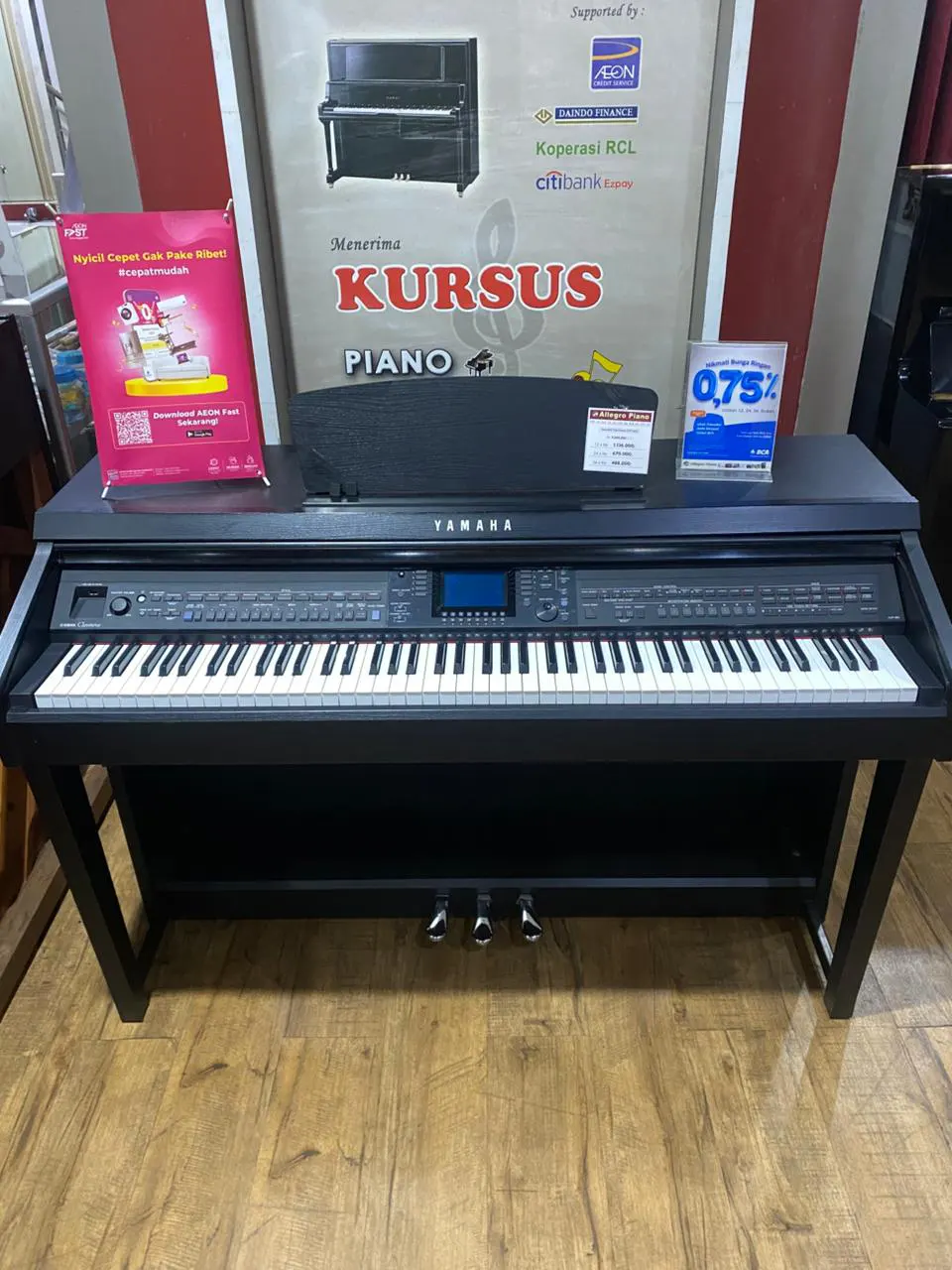 Piano Digital Yamaha Clavinova CVP 601 warna polished ebony di showroom Allegro Piano