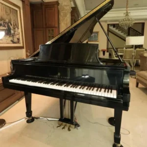 Piano grand Steinway & Sons Model M 1949 warna hitam glossy dengan desain klasik dan ukuran medium grand