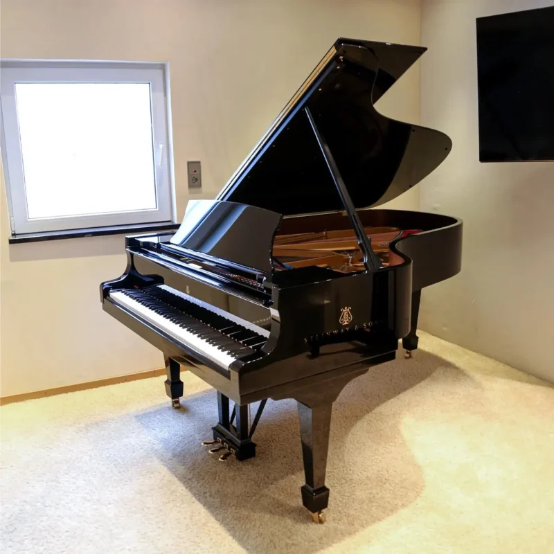 Piano grand Steinway & Sons Spirio r 2022 dengan finishing hitam glossy dan teknologi player piano canggih | Allegro Piano
