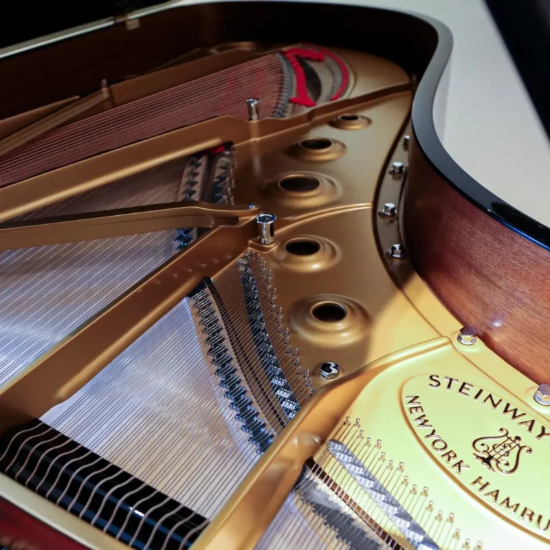 Piano grand Steinway & Sons Spirio r 2022 dengan finishing hitam glossy dan teknologi player piano canggih | Allegro Piano